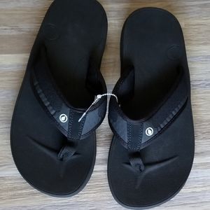 Black Volcom flip flops